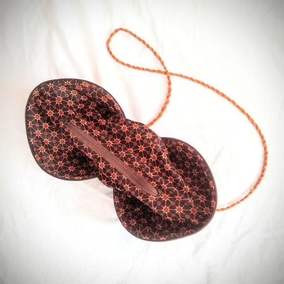 Polished Coconut Shell Purse EUC - Picture 3 of 4